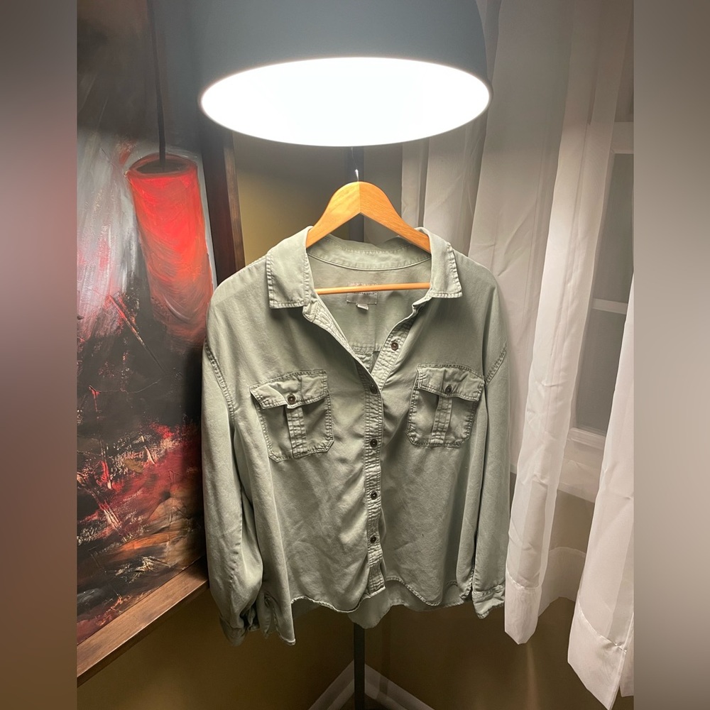 American Eagle Soft Button Up